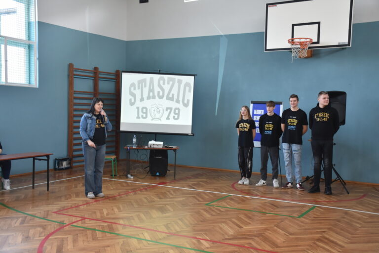 Przedstawiciele Zespołu Szkół im Stanisława Staszica w Gąbinie w czasie swojej prezentacji.