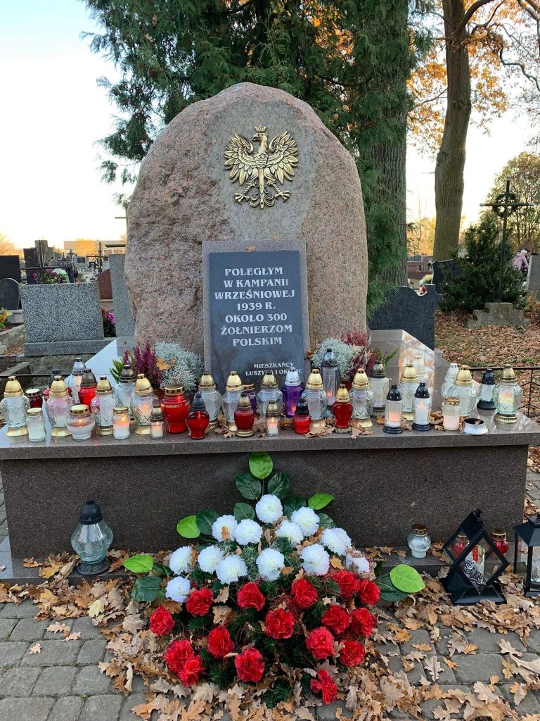 Zdjęcia z zapalenia zniczy przez przewodniczącą SU w Luszynie