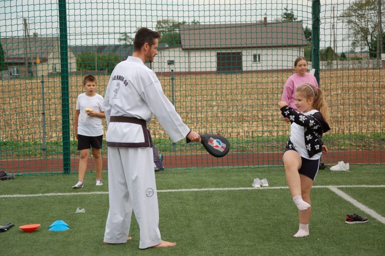 Uczennica kl. II próbuje sił w Taekwondo