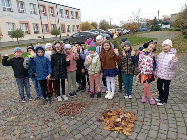 Klasa I podczas wykonywania zadań.