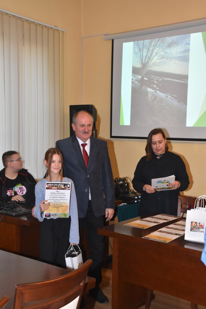 Pamiątkowa fotografia laureatki.