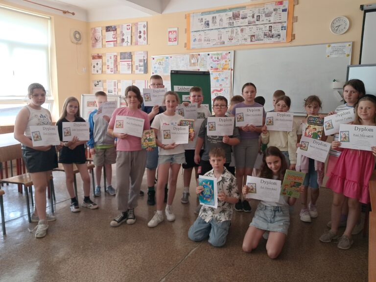 Uczestnicy konkursu z kl. III i IV