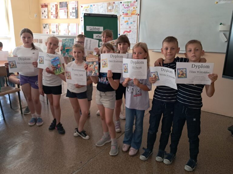 Uczniowie z kl. I i II