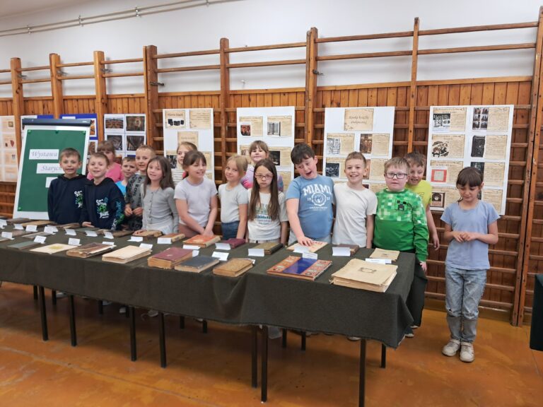 Uczniowie z klasy II