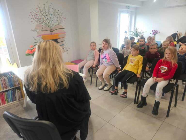 Uczniowie kl. I podczas spotkania