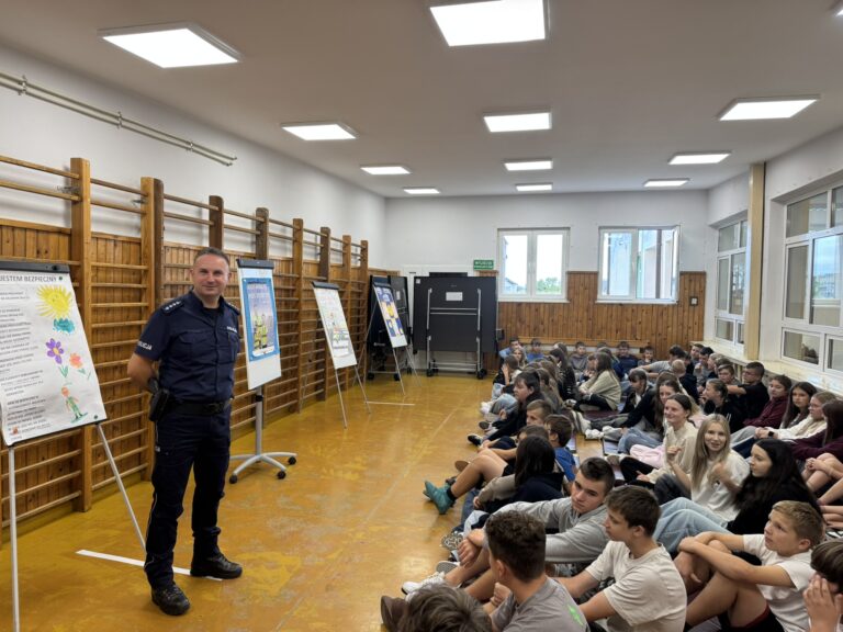 Spotkanie z funkcjonariuszem policji w Pacynie, panem Adamem Kucharskim.