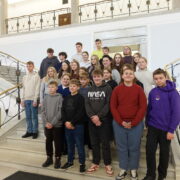 Grupa na schodach sejmowych.