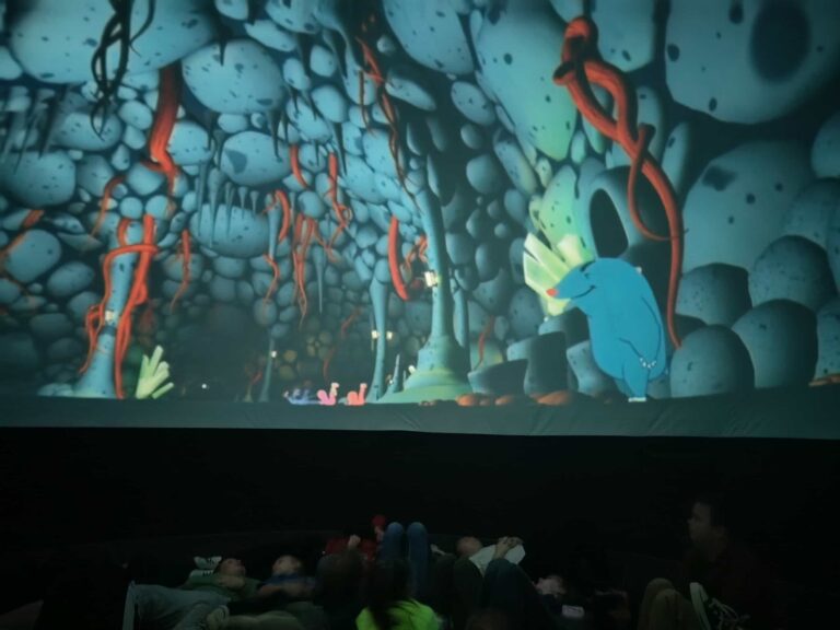 Klasa II podczas wyświetlania bajki edukacyjnej