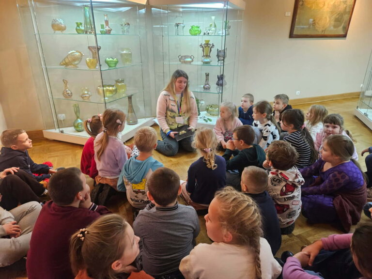 Uczniowie podczas zwiedzania