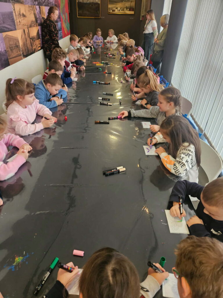 Uczniowie podczas zwiedzania