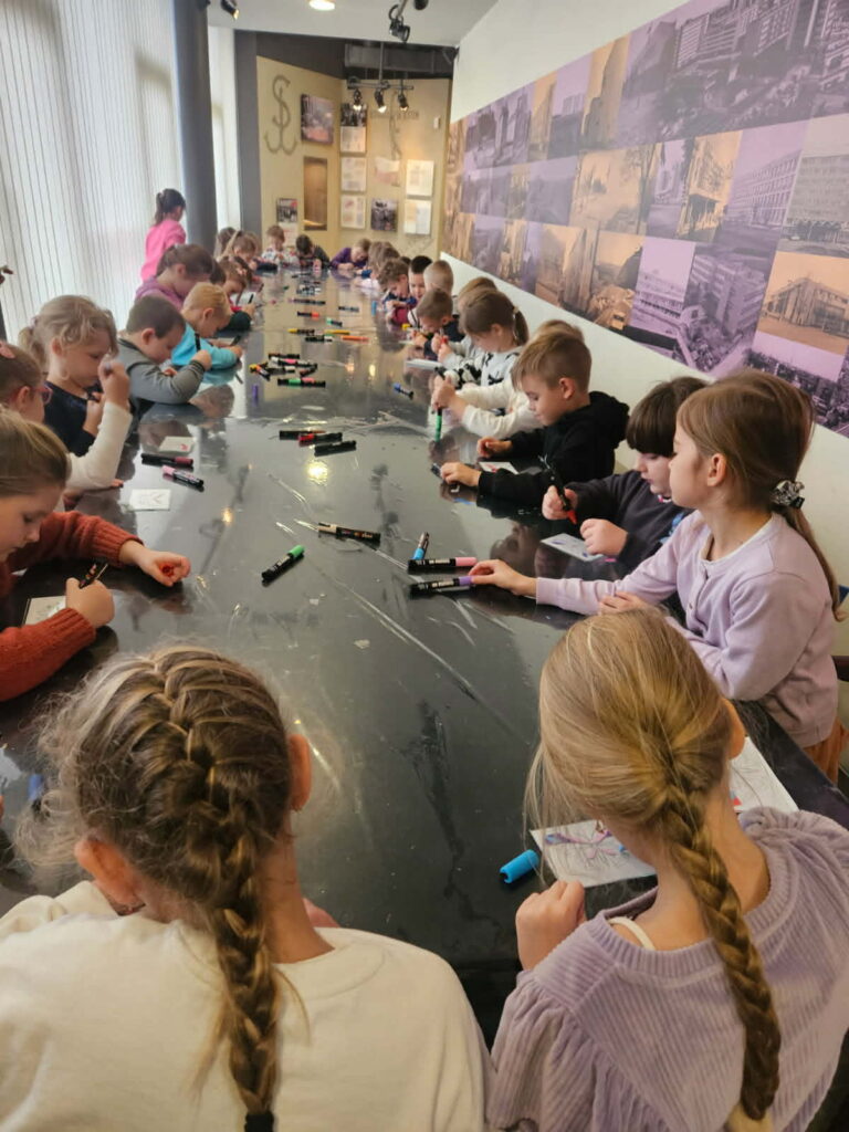 Uczniowie podczas zwiedzania