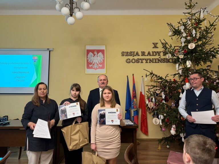 Wyróżnione uczennice w kategorii klas V-VIII
