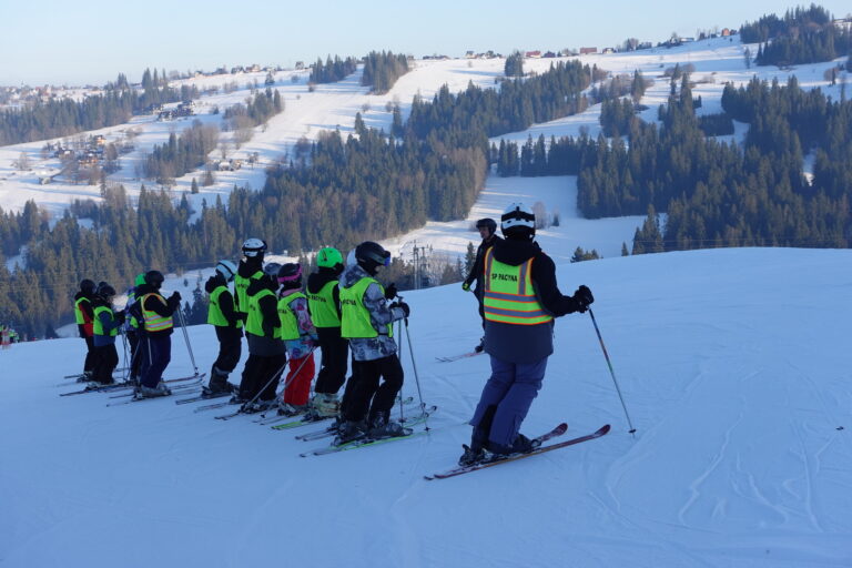Grupa średniozaawansowana z instruktorem.