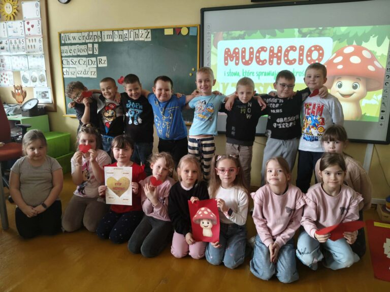 Klasa  I podczas warsztatów z pedagogiem specjalnym na temat „Słowa mają moc – STOP HEJT”.