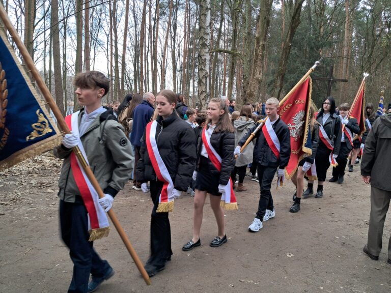 Przemarsz pocztów sztandarowych.