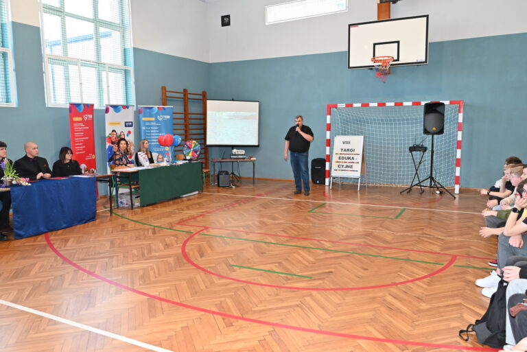 Powitanie wystawców i gości przez dyrektora