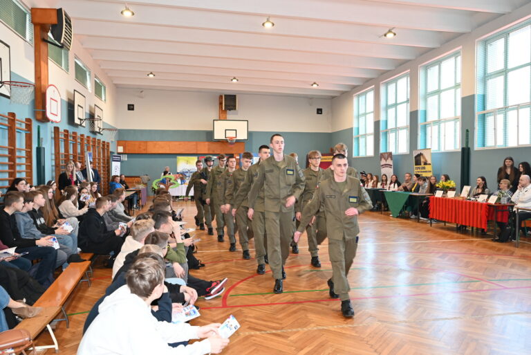 Prezentacja klasy mundurowej GCE w Gostyninie.