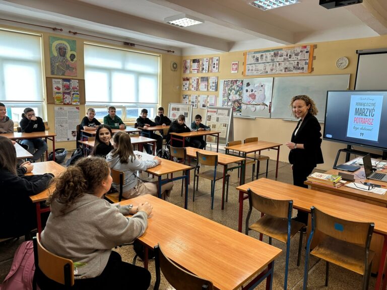 „Od marzeń do kariery – jak budować swoją przyszłość” - spotkanie klasy VII z absolwentką Szkoły Podstawowej w Pacynie Anną Latoszek.