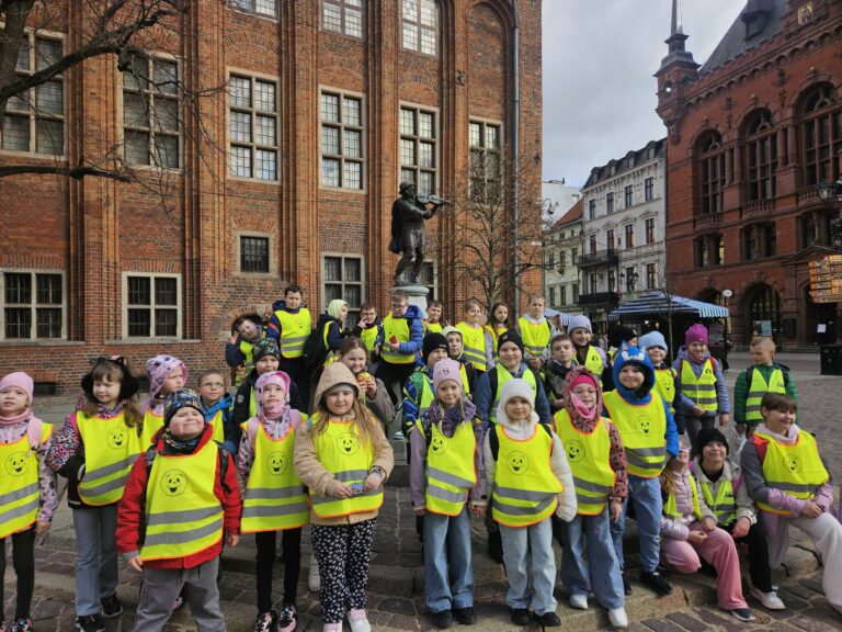 Przed pomnikiem Flisaka