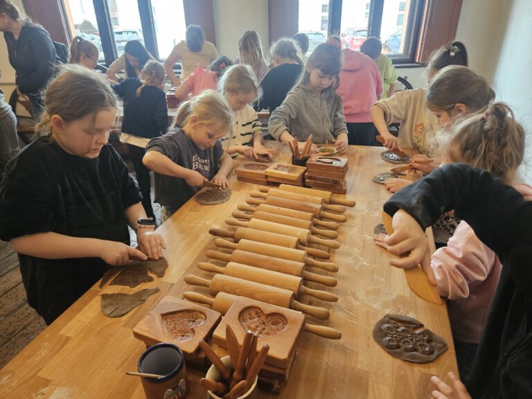 Uczniowie podczas zajęć