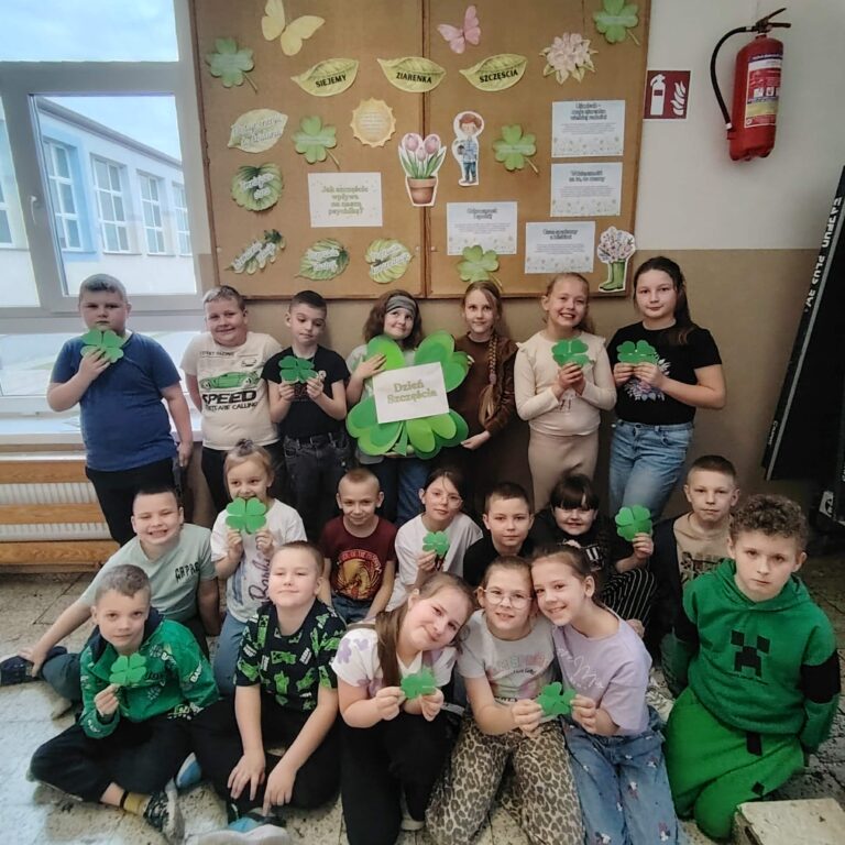 Klasa II podczas obchodów Dnia Szczęścia.