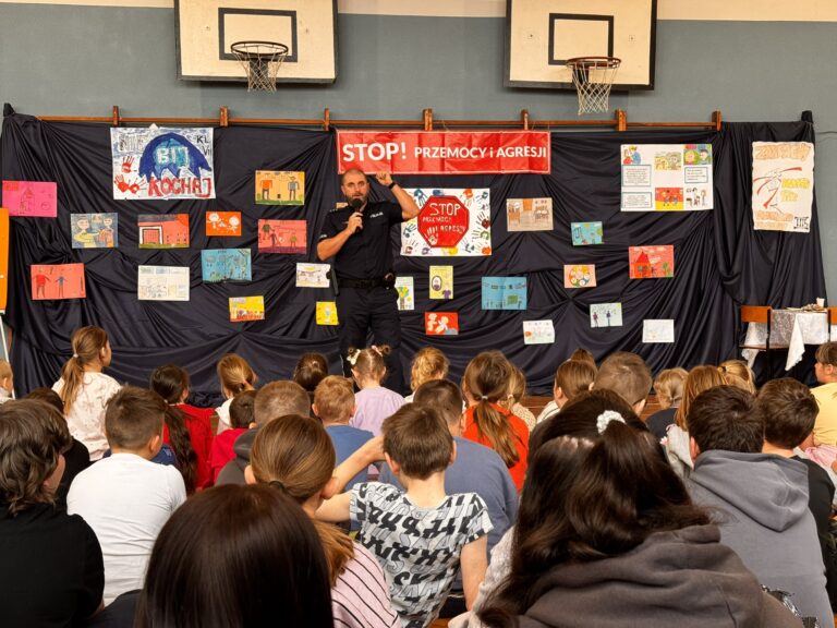 Spotkanie z funkcjonariuszem policji panem Krzysztofem Olszarem