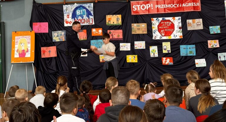 Wręczenie nagród w konkursie Nie czyń drugiemu co Tobie niemiłe Wyróżnienie