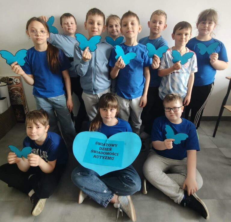 Klasa III podczas obchodów Dnia Świadomości Autyzmu