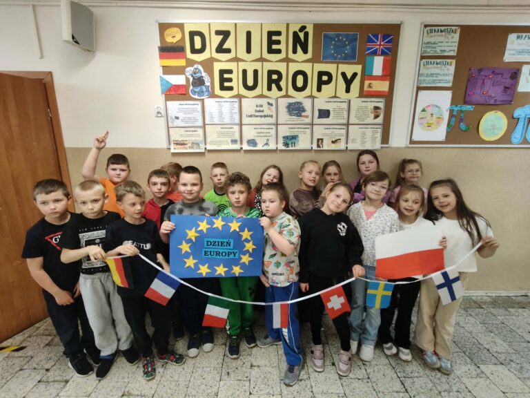 Klasa II podczas obchodów Dnia Europy
