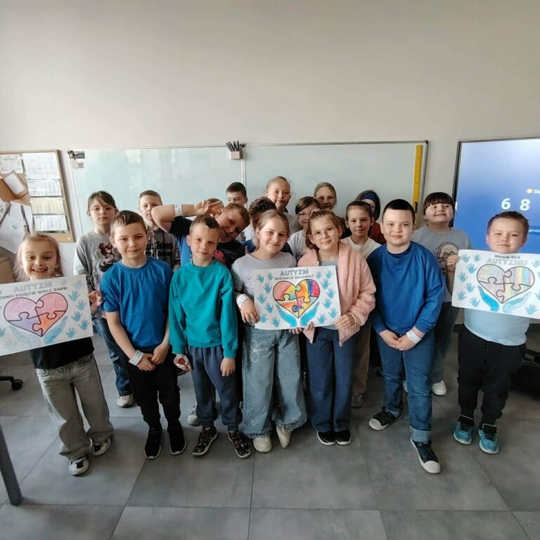 Klasa II podczas obchodów Dnia Świadomości Autyzmu