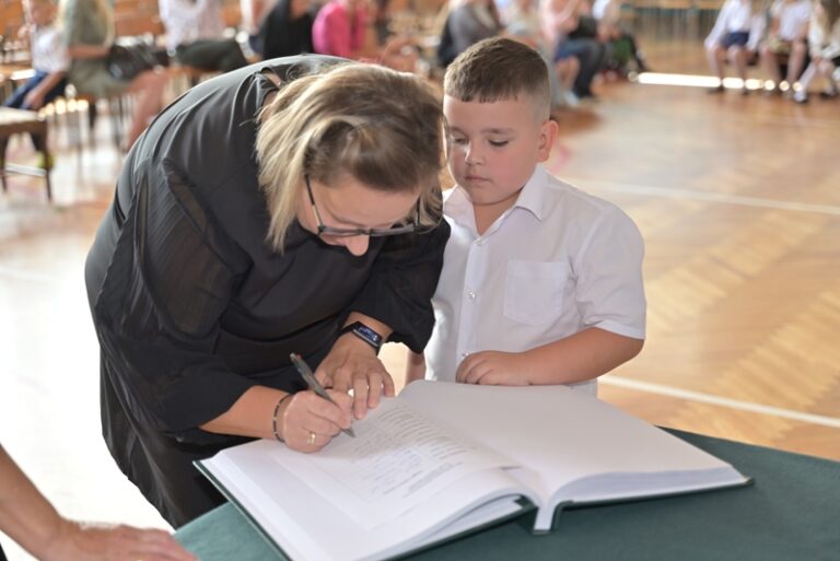 Składanie podpisów przez rodziców