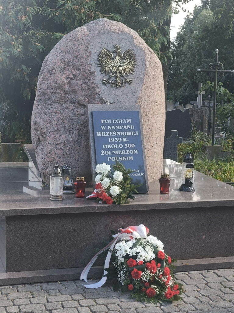 Mogiła żołnierska w Luszynie